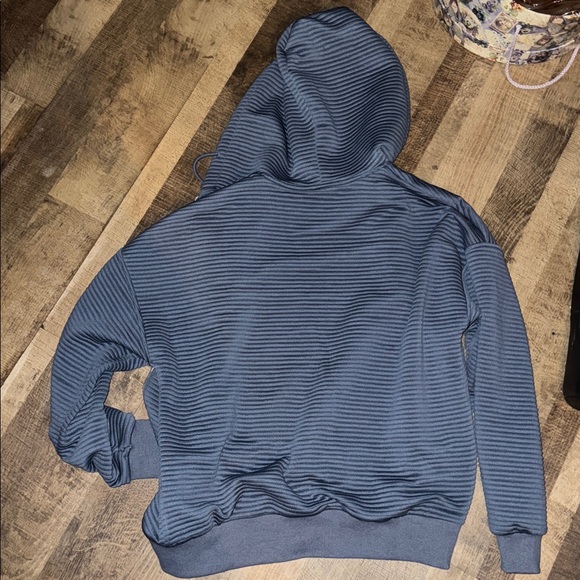 Chic & Cozy Grey Ribbed Zip-Up Hoodie - Size M" - Picture 4 of 4